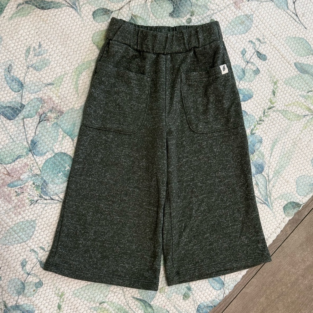 New Easy-Peasy Toddler Girl Hacci Wide Leg Pant Size 2T
New without tags